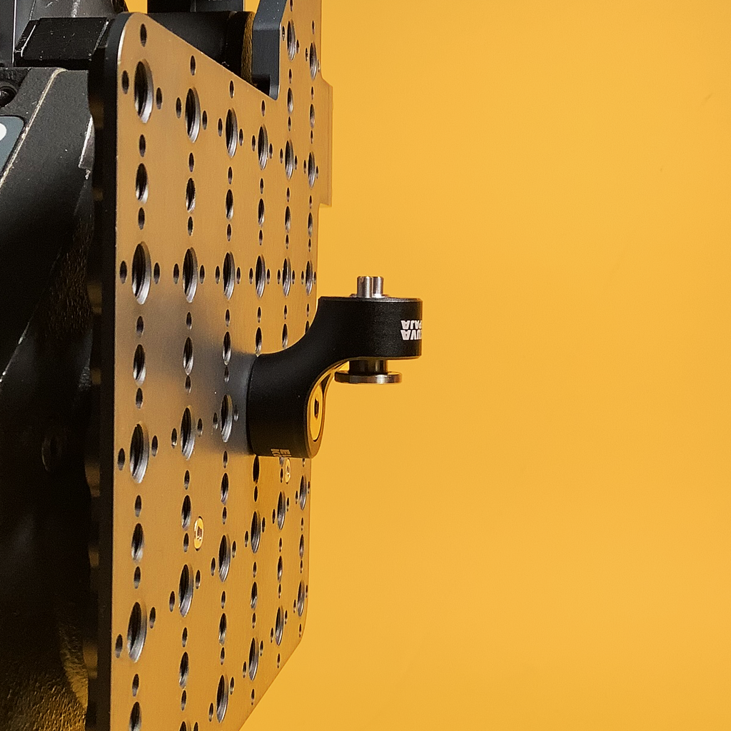 [E08239] 3/8" male - 3/8" male 90° adapter